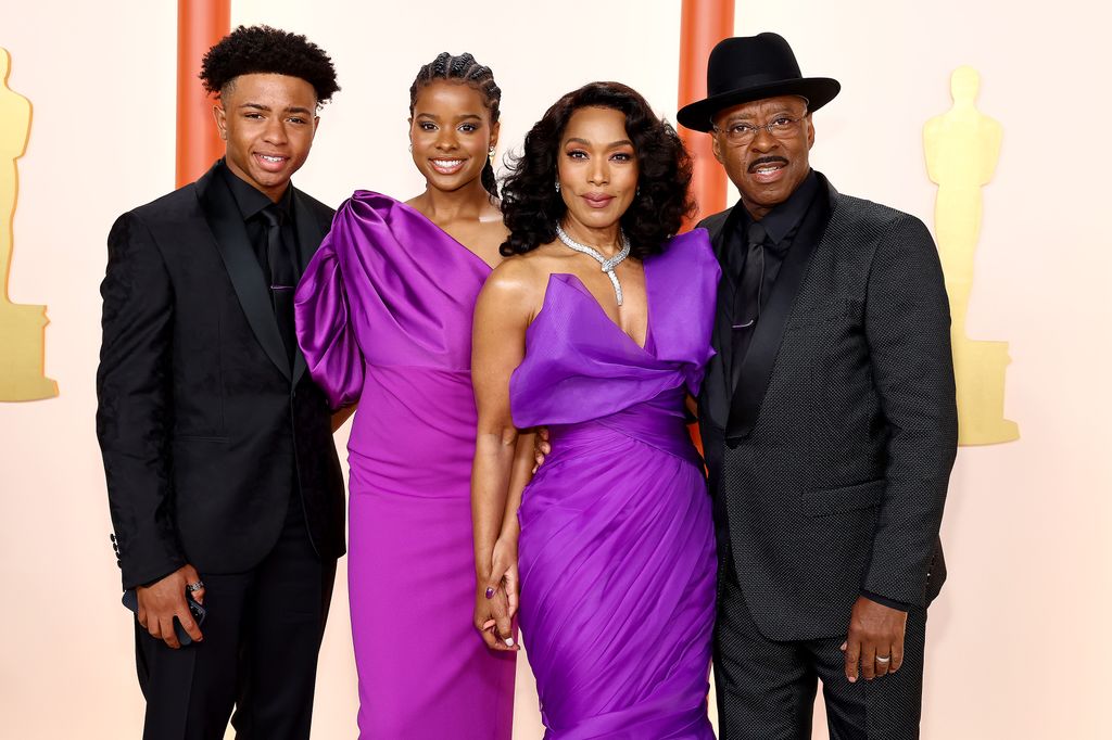 Angela Basset con su marido y sus hijos en los Oscar