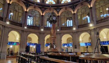 El Ibex 35 sube por tercer día seguido y ataca los 16.200 comandado por Indra y Acciona