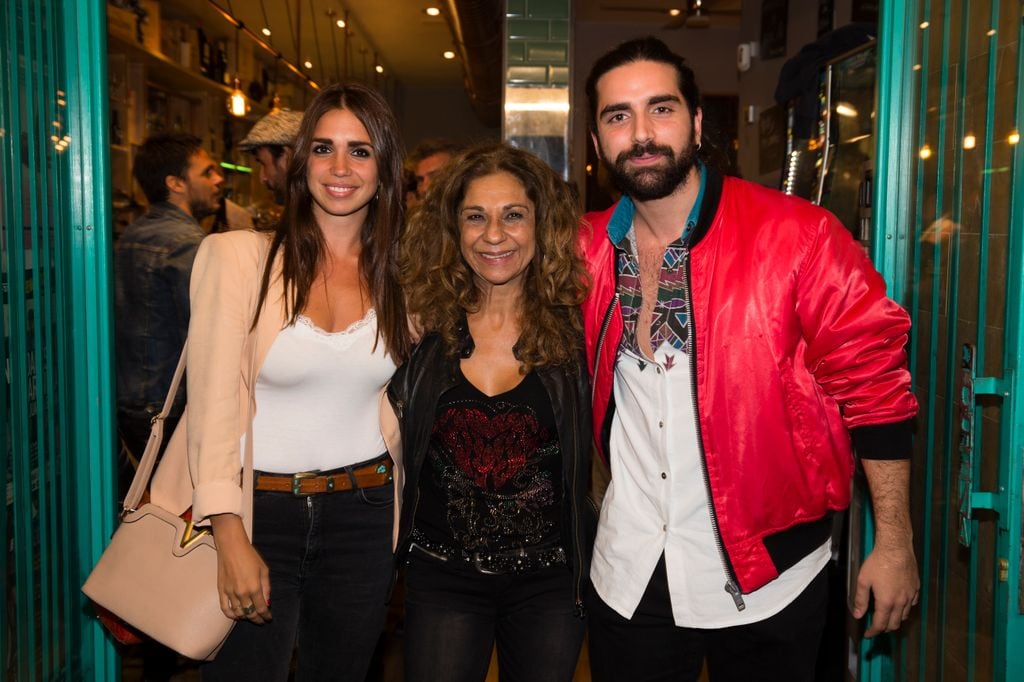 Lolita Flores con sus hijos