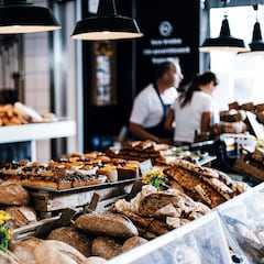 Entra en un bazar con el objetivo de alterar a la dependienta y se lleva la indirecta menos sutil posible