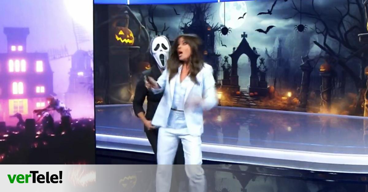 El susto de María Casado a Carmen Corazzini en 'Informativos Telecinco' por Halloween: "Lleva así todo el día" - elDiario.es