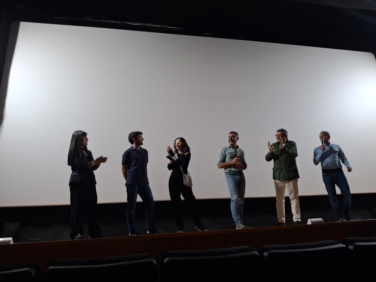 Parte del equipo del documental que recrea la visita en 1983 de Andy Warhol a Madrid