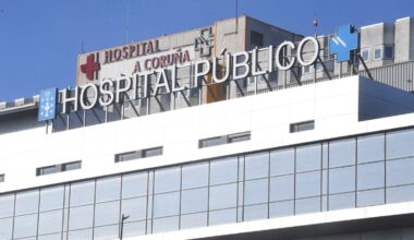 Fachada principal del Hospital Universitario (Chuac).