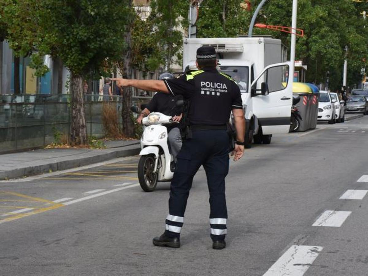 La DGT avisa: estas ocho nuevas normas para ciclistas y motoristas ya están en vigor