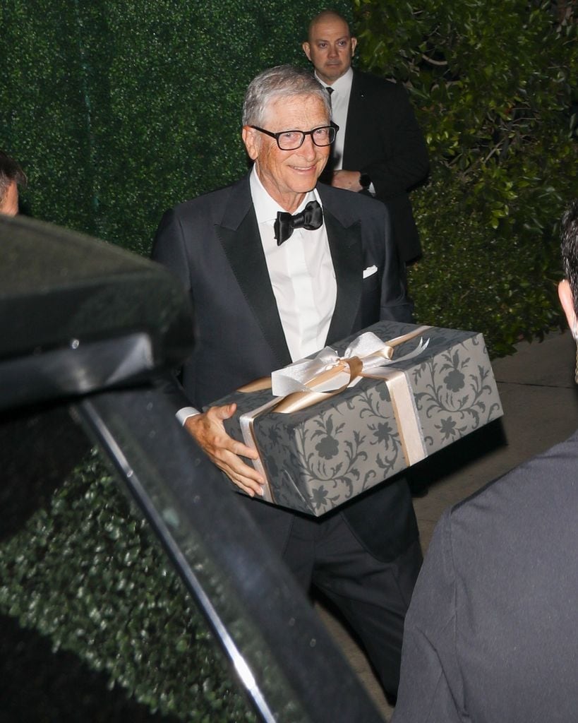 Bill Gates llegó con un regalo para la cumpleañera