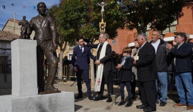 Descubrimiento de la escultura a Ramon Álvarez con motivo del bicentenario de su nacimiento