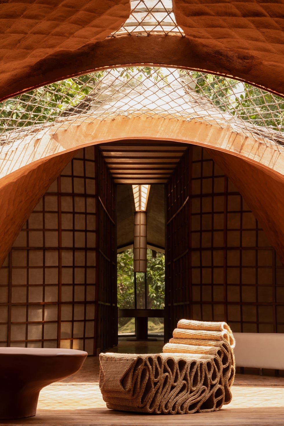 casa campo puente colgante hecha barro ecosistema vivo