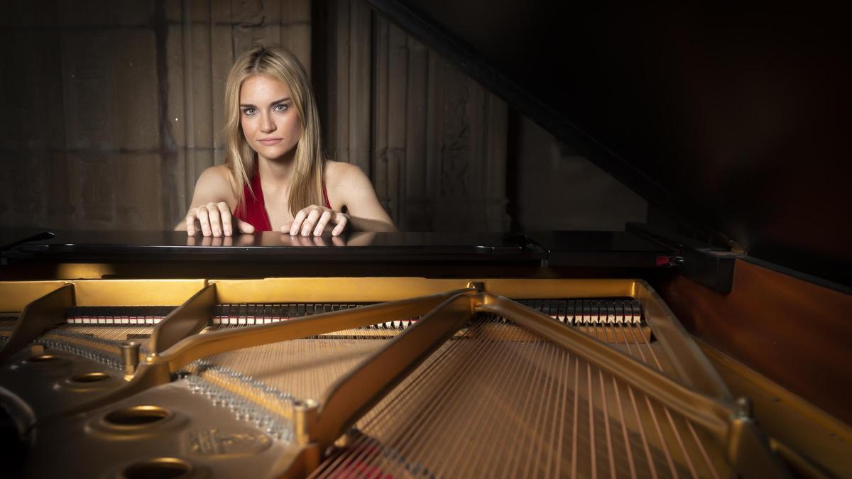 La pianista y abogada compostelana Isabel Dobarro