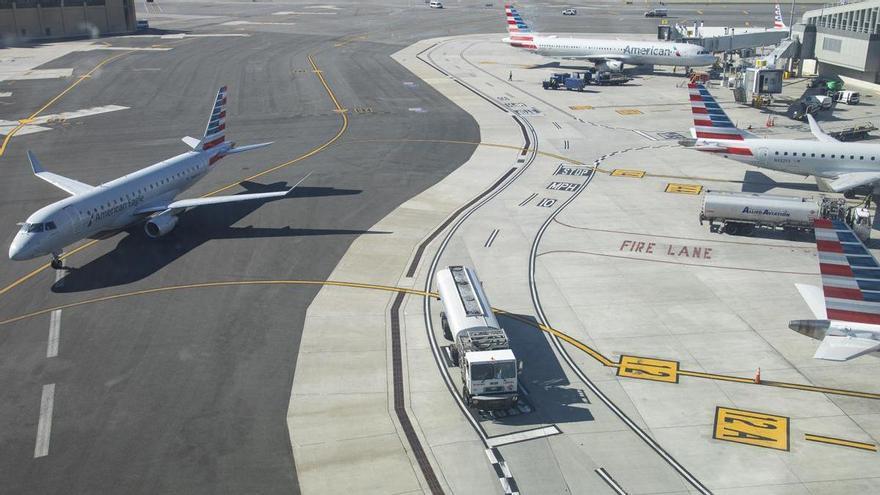 Dos aviones chocan en pista en Nueva York
