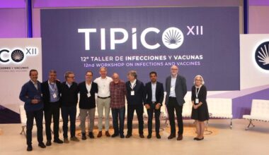 Federico Martinón, cuarto izquierda, con algunos de los participantes en el congreso en Santiago.