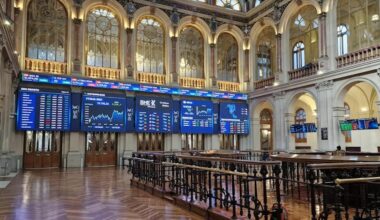 El Ibex 35 cae al nivel de los 15.900; duro castigo a Grifols y Telefónica no levanta cabeza