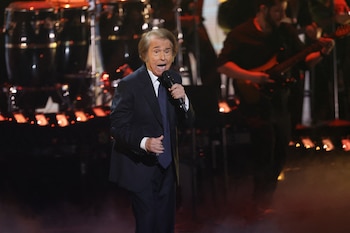 Raphael actúa durante la gala