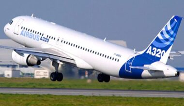 Airbus pide revisar los aviones de la flota A320 tras detectar que la radiación solar puede dañar los controles de vuelo | Sociedad