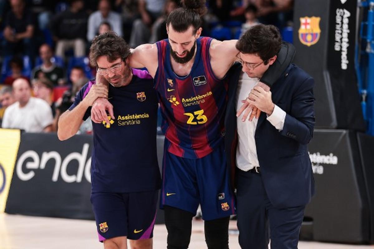 Shengelia tuvo que dejar la pista con ayuda tras sufrir una torcedura de tobillo