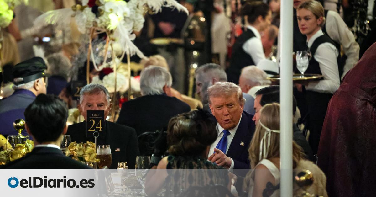 Trump monta una megafiesta de Halloween a lo 'Gran Gatsby' mientras 42 millones de personas pierden la ayuda para alimentos