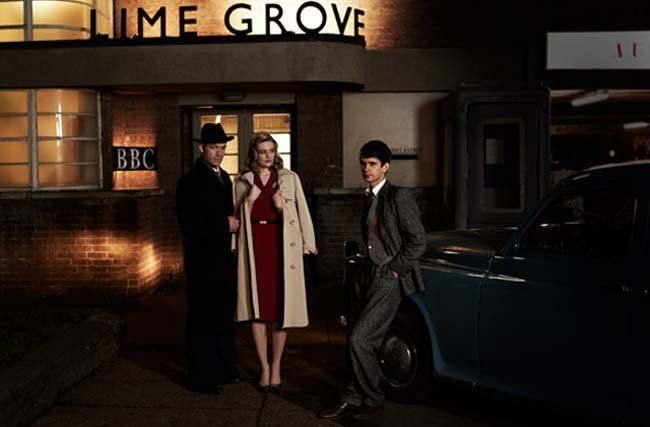 Freddie, Ble y Madden lideran un informativo de la BBC lideran un programa que pronto se ve envuelto en conspiraciones políticas, espionaje y secretos de Estado