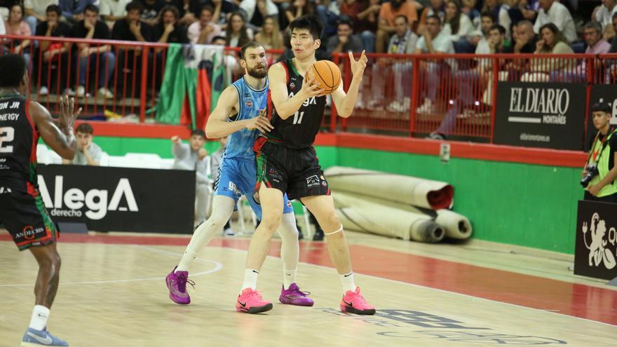 Jiahao Yu, pívot chino del Surne Bilbao cedido en Primera FEB, suma 16 puntos en un partido anotando solo tiros libres