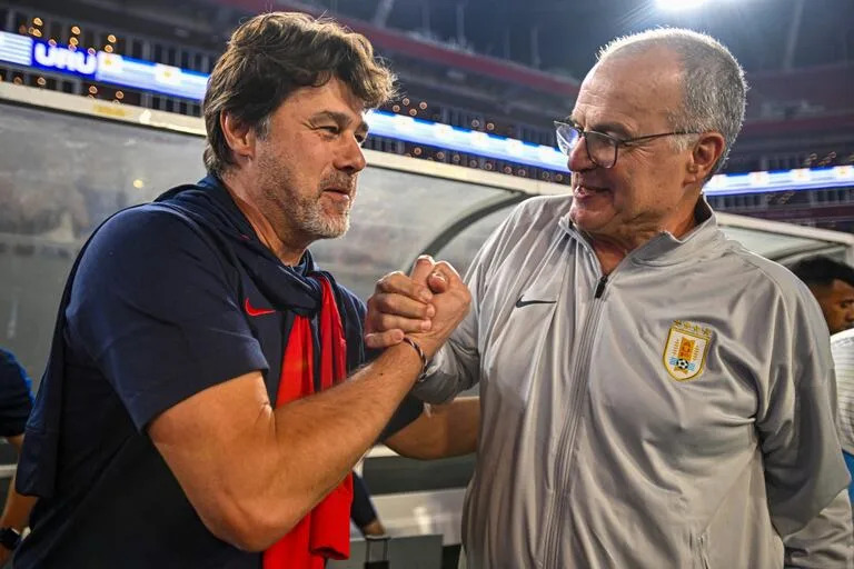 Mauricio Pochettino y Bielsa se saludan en la antesala del 5-1 amistoso; Estados Unidos jugó con un equipo 