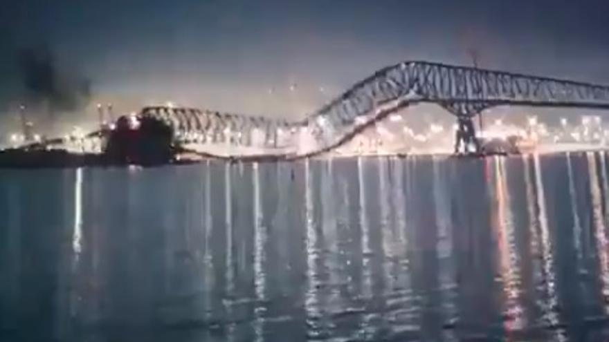 Así ha sido el derrumbe del mayor puente de Baltimore tras el choque de un carguero