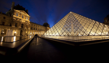 Presidenta del Museo del Louvre defiende su decisión de apostar por la adquisición de nuevas obras para enriquecer el patrimonio tras el robo