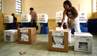 Inicia votación en el exterior del referéndum de Ecuador – DW – 16/11/2025