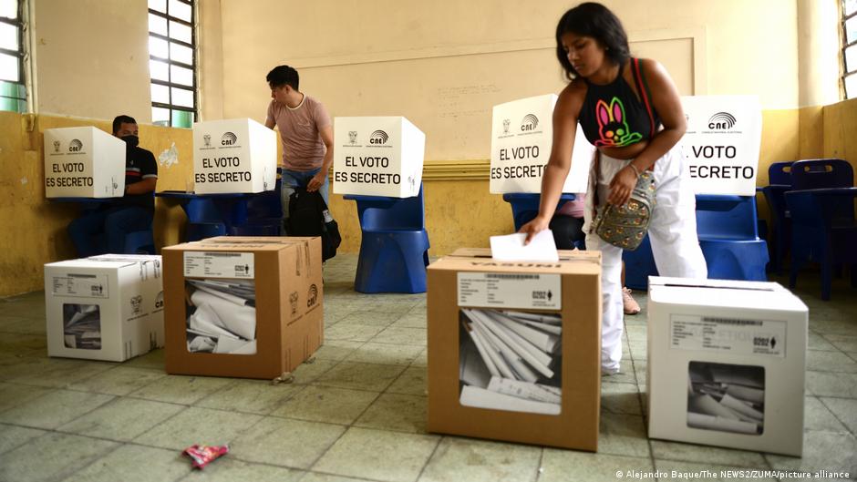 Inicia votación en el exterior del referéndum de Ecuador – DW – 16/11/2025