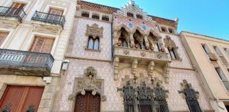 La espectacular Casa Coll i Regàs, de Puig i Cadafalch, en la calle Argentona de Mataró