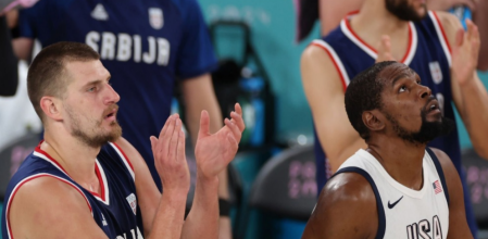 Nikola Jokic, ante Kevin Durant en el trepidante Team USA - Serbia de los Juegos Olímpicos
