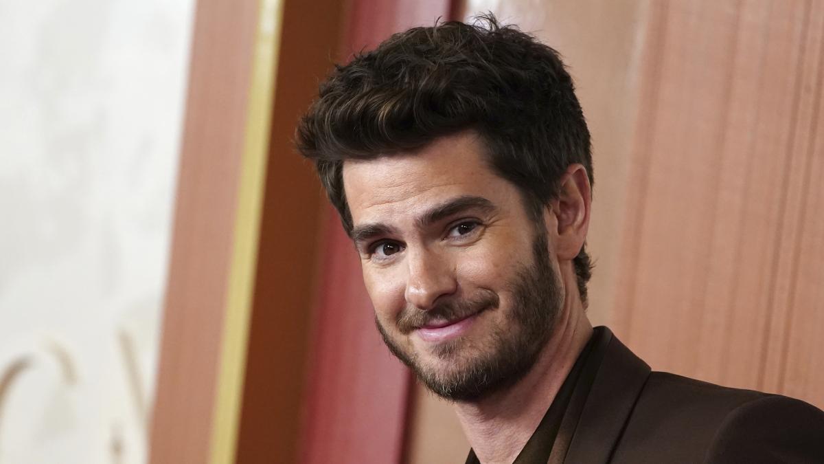 "Nunca he hablado. Ni hablaré, ni confirmaré ni negaré nada sobre mis relaciones. Siento que es una violación de mi mundo interior, de mi mundo privado. Pensé que tal vez eso se suavizaría en algún momento, pero me sorprende mucho decir que no ha sido así"