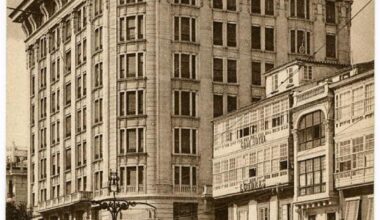 El primer rascacielos de España cumple su centenario como icono de A Coruña