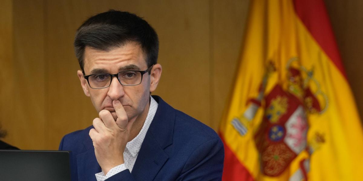 José Pablo López, presidente de RTVE, muy enfadado con la desconsideración hacia las presentadoras de la televisión pública