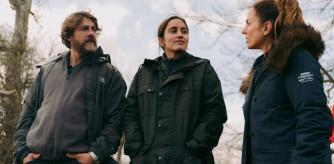 Félix Gómez, Megan Montaner y Silvia Alonso en 'La caza. Irati'