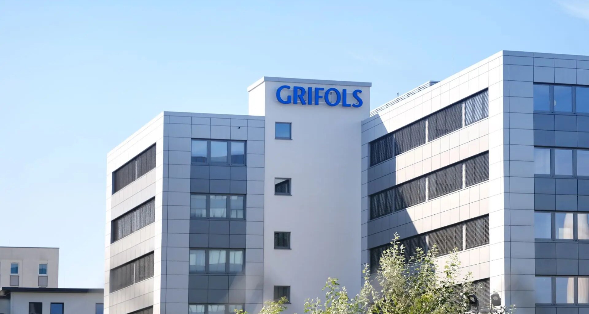 Grifols se desploma en bolsa pese a triplicar beneficios afectada por el efecto divisa