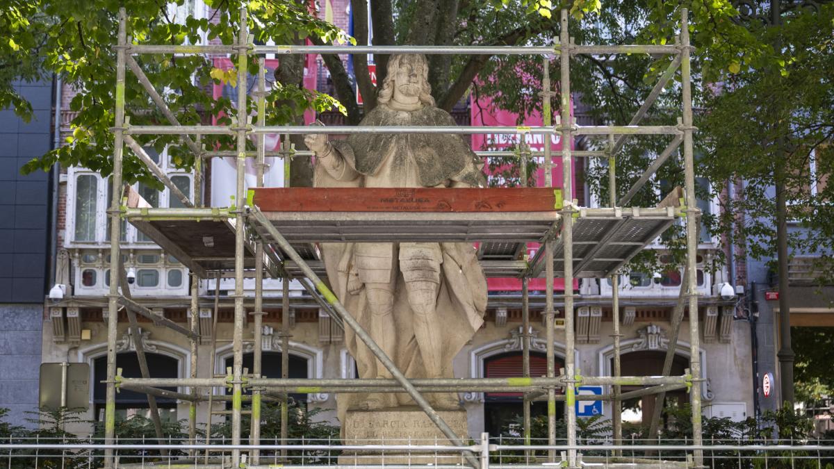 El traslado de las estatuas de Sarasate sigue sin fecha