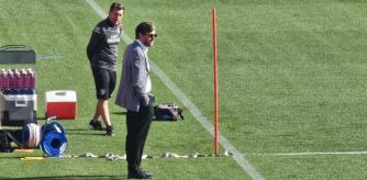 Mateu Alemany, nuevo director de Fútbol Profesional Masculino del Atlético de Madrid, ya ejerce en su nuevo cargo. Se dejó ver por el entrenamiento colchonero.