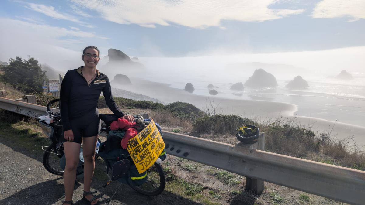 Una pamplonesa recorre 8.000 kilómetros entre naturaleza y secuoyas con un doble objetivo