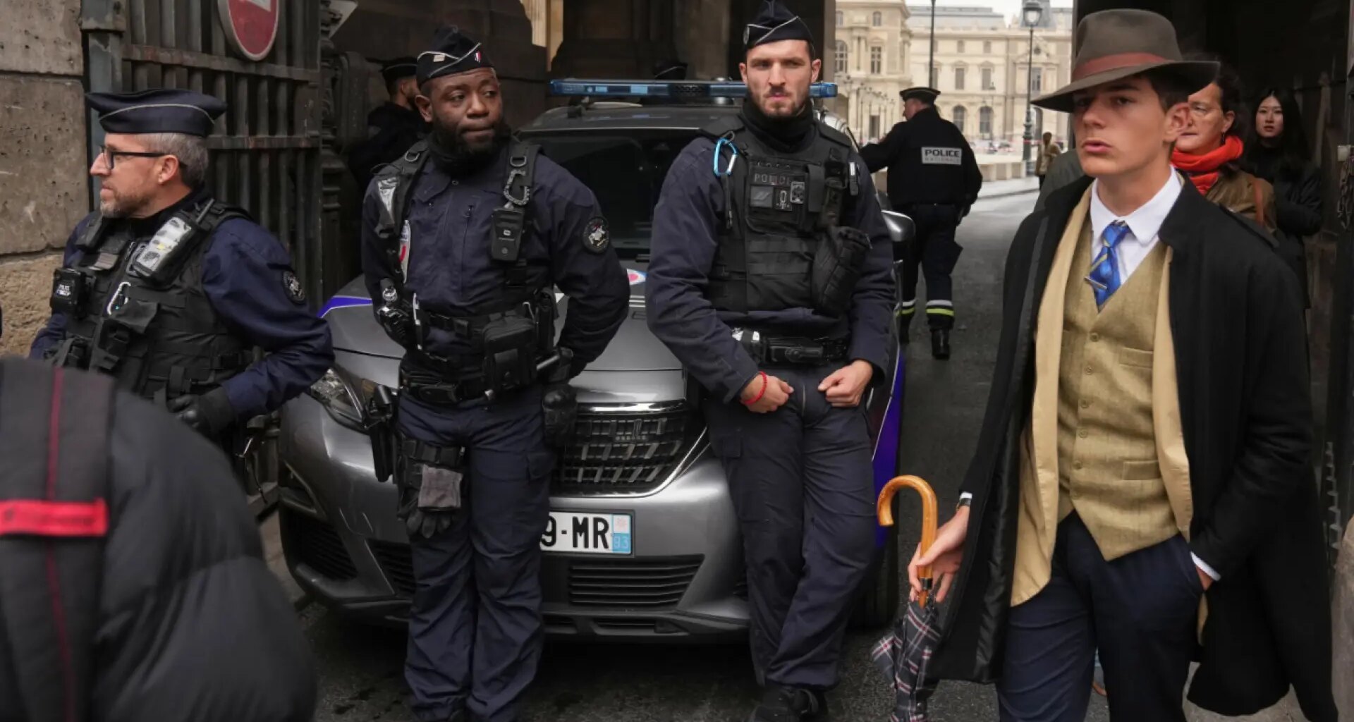 es en realidad un adolescente de 15 años que ya espera que le contacten "para una película"