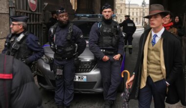 es en realidad un adolescente de 15 años que ya espera que le contacten "para una película"