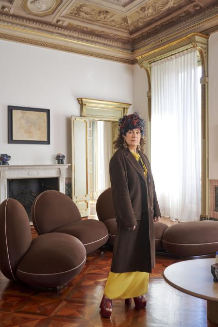 De origen persa, Nina Yashar llegó a Milán de niña con su familia, comerciantes de alfombras antiguas