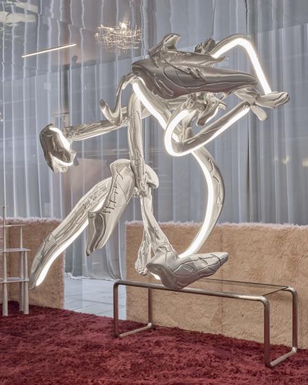 Pieza cargada de futurismo de Audrey Large