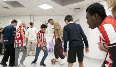 El Athletic cambia San Mamés por Pediatría del Hospital de Cruces