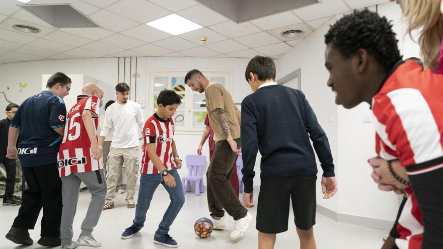 El Athletic cambia San Mamés por Pediatría del Hospital de Cruces