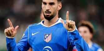 Álex Baena celebra su primer gol con el Atlético de Madrid.