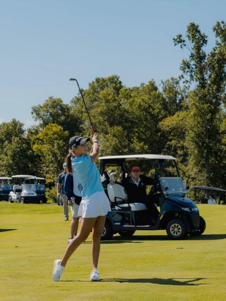 Con solo 18 años, Kai Trump transforma la herencia familiar en una pasión que ya conquista al golf femenino.