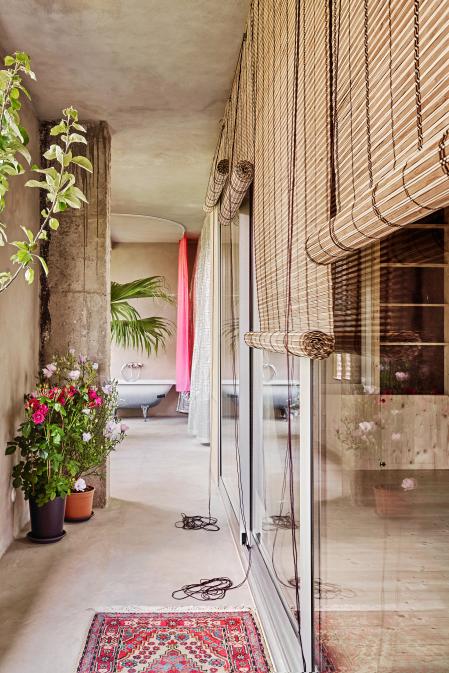 La Casa del Día Después en Madrid, de Takk, sitúa la cocina abierta en posición central, y una gran habitación “comunal” con varios estratos