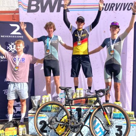 ned overend gana carrera gravel Belgian Waffle con 70 años