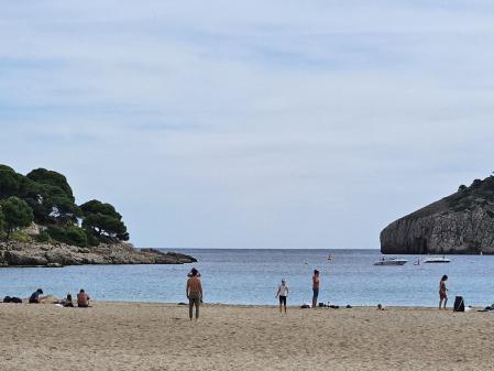 Últimos días de playa en Cala Montgó.