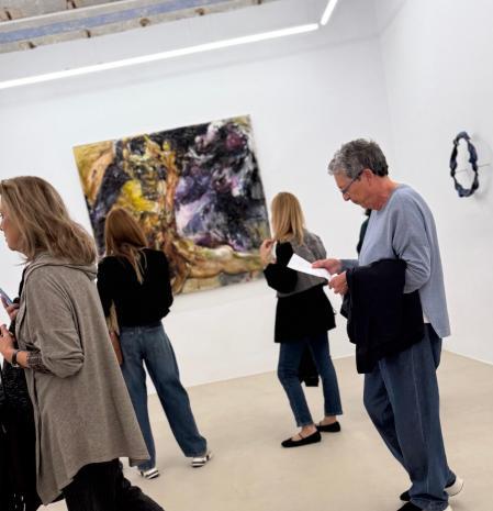 Visitando la exposición 'Cave' en AWL Airas Wang de Lafée de Girona.