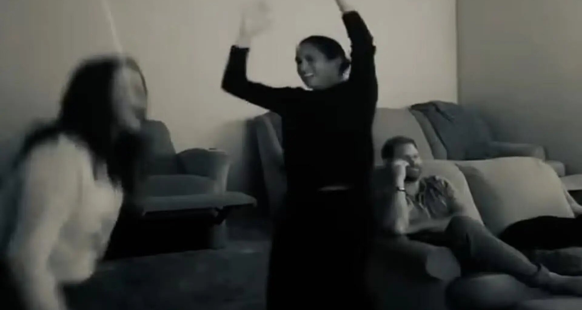 Críticas al vídeo de Meghan Markle celebrando el título de los Dodgers de béisbol ante un Harry impasible