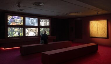 El videoartista John Akomfrah invita a escuchar y observar la fragilidad humana y del planeta